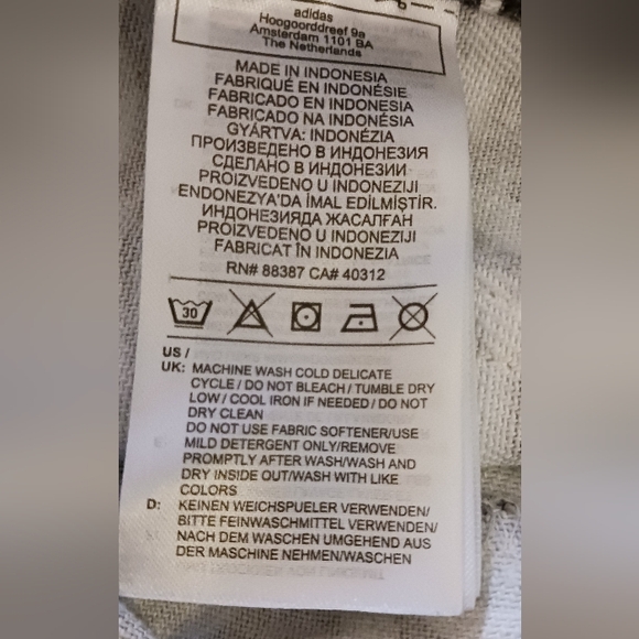 ADIDAS ORIGINAL FIORUCCI Shorts.  Womens.  Size Medium. - Picture 13 of 14